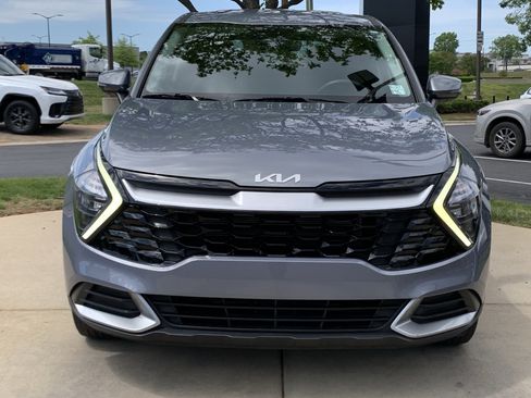 Used 2023 Kia Sportage EX image 3