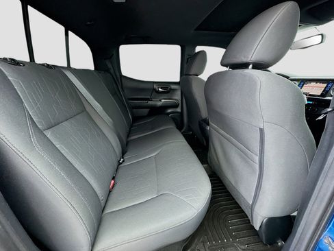 Used 2017 Toyota Tacoma TRD Sport image 18