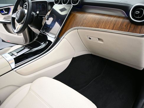 Used 2024 Mercedes-Benz GLC 300 4MATIC image 18