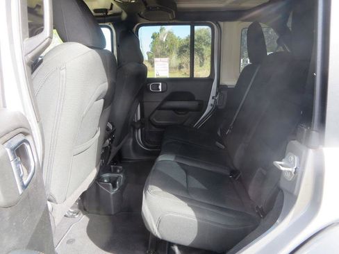 Used 2021 Jeep Wrangler Unlimited Sahara AWD/4WD image 19