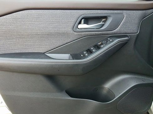 Used 2023 Nissan Rogue SV image 15