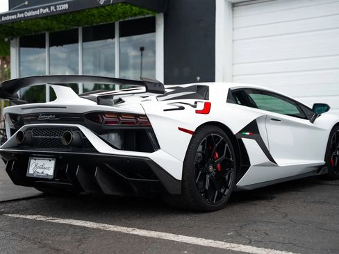 Used 2019 Lamborghini Aventador SVJ AWD/4WD image 6