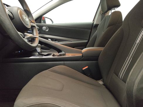 Used 2024 Hyundai Elantra Blue FWD image 17