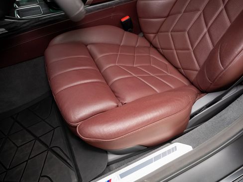 Used 2023 BMW i7 xDrive60 image 59