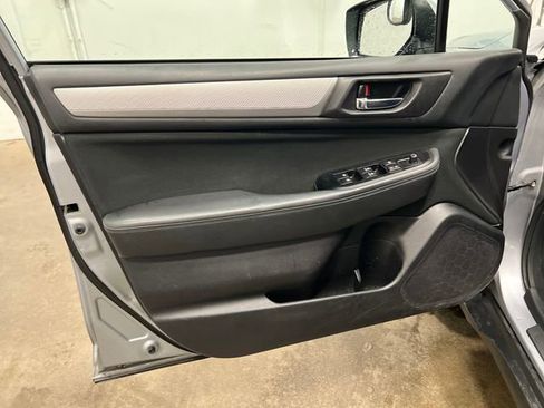 Used 2017 Subaru Outback 2.5i Premium image 10