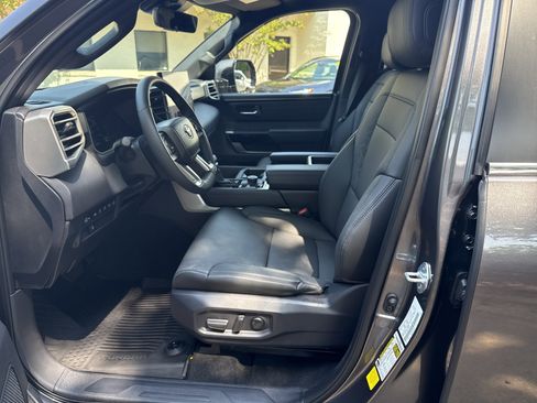 Used 2025 Toyota Tundra Limited AWD/4WD image 16