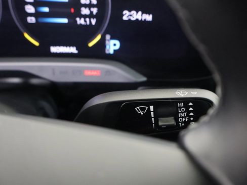 Used 2024 Porsche Taycan image 28