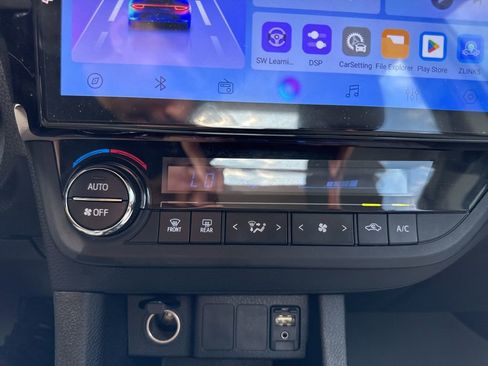 Used 2014 Toyota Corolla LE image 21