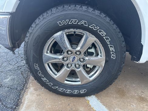 Used 2019 Ford F150 Lariat image 9