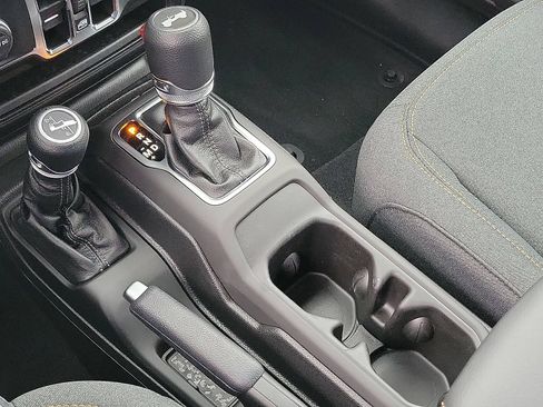 New 2025 Jeep Wrangler Unlimited Sahara AWD/4WD image 10