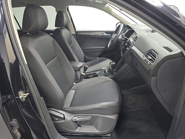 Used 2023 Volkswagen Tiguan SE FWD image 8