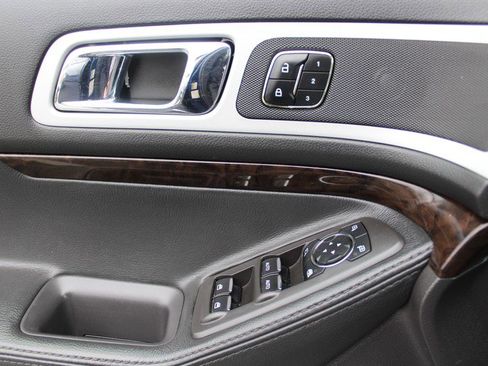 Used 2012 Ford Explorer Limited image 19