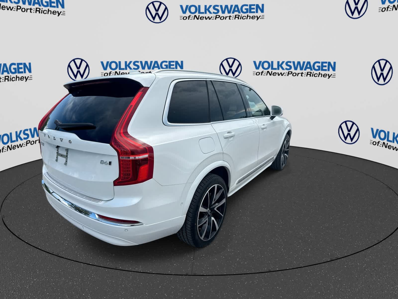 Used 2023 Volvo XC90 B6 Plus w/ Protection Package Premier AWD/4WD image 6