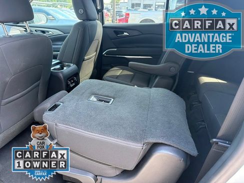 Used 2024 Chevrolet Traverse LT AWD/4WD image 9