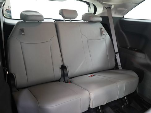 Used 2025 Toyota Sienna XLE w/ XLE Plus Package AWD/4WD image 15