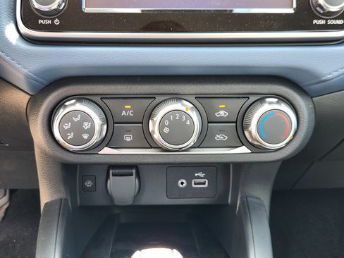 Used 2025 Nissan Versa SV w/ Trunk Package FWD image 12