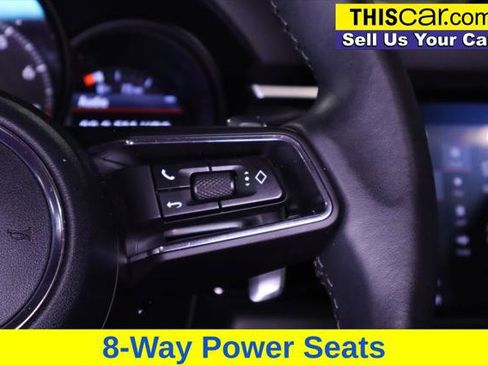 Used 2022 Porsche Macan AWD/4WD image 16