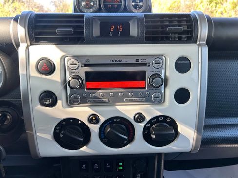 Used 2014 Toyota FJ Cruiser 4WD image 23