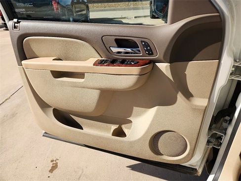 Used 2013 Chevrolet Avalanche LTZ image 13