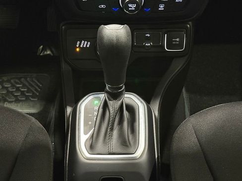 Used 2023 Jeep Renegade Latitude image 13