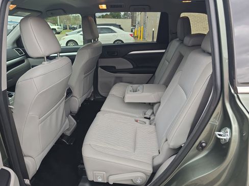 Used 2018 Toyota Highlander Plus image 16