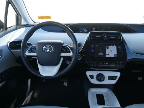 Used 2016 Toyota Prius Four image 17