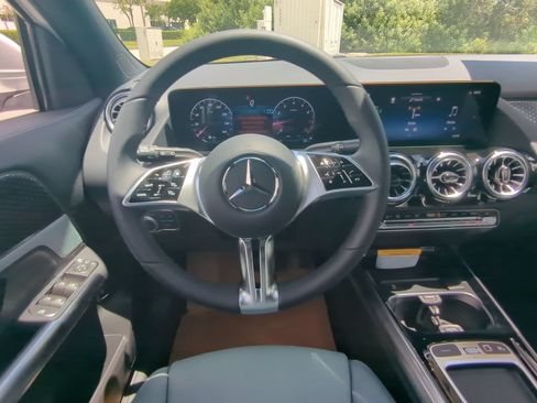 Used 2026 Mercedes-Benz GLA 250 image 3