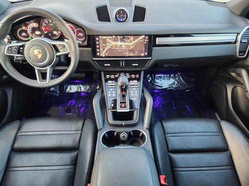 Used 2023 Porsche Cayenne Platinum Edition image 25