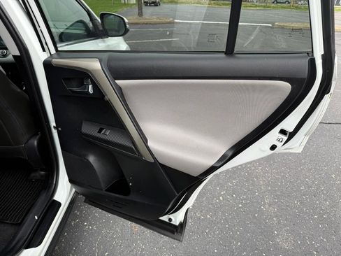 Used 2014 Toyota RAV4 XLE image 21