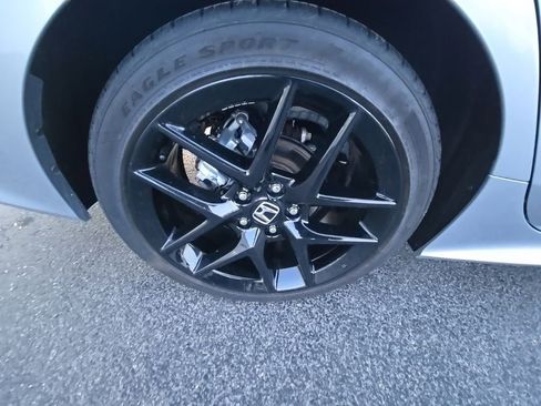 Used 2025 Honda Civic Sport image 10