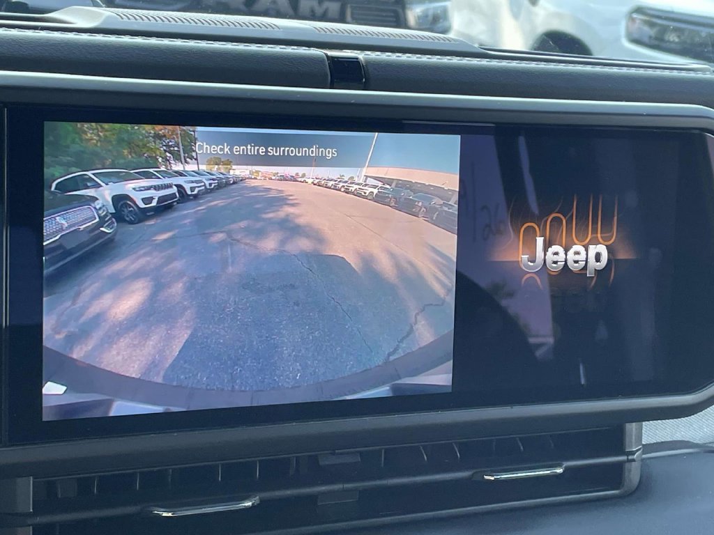 Certified 2026 Jeep Wrangler Unlimited Sahara AWD/4WD image 35