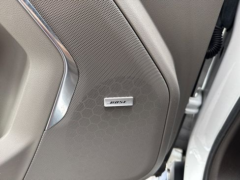 Used 2022 GMC Yukon SLT w/ SLT Premium Package image 8