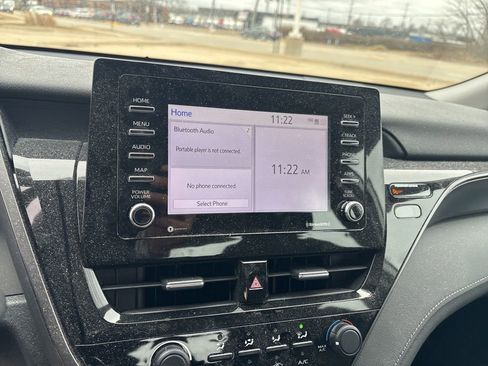 Used 2021 Toyota Camry LE image 17