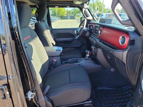 Used 2018 Jeep Wrangler Unlimited Rubicon AWD/4WD image 7