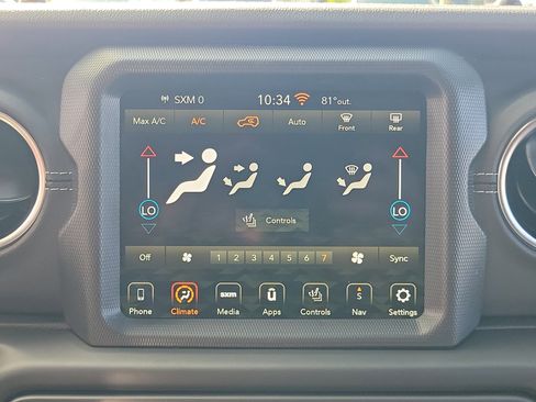 Used 2022 Jeep Wrangler Unlimited Sahara w/ Cold Weather Group image 17