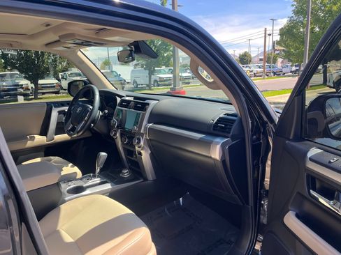 Certified 2022 Toyota 4Runner SR5 Premium w/ Moonroof Package AWD/4WD image 30