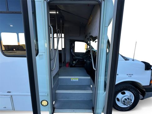 Used 2015 Chevrolet Express 3500 w/ Shuttle Bus Package image 18