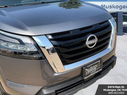 Used 2025 Nissan Pathfinder SV AWD/4WD image 32