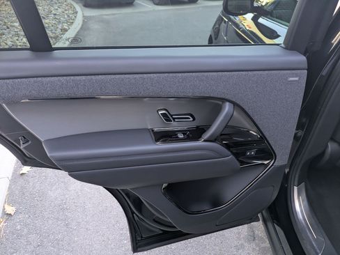 Used 2025 Land Rover Range Rover Sport image 31