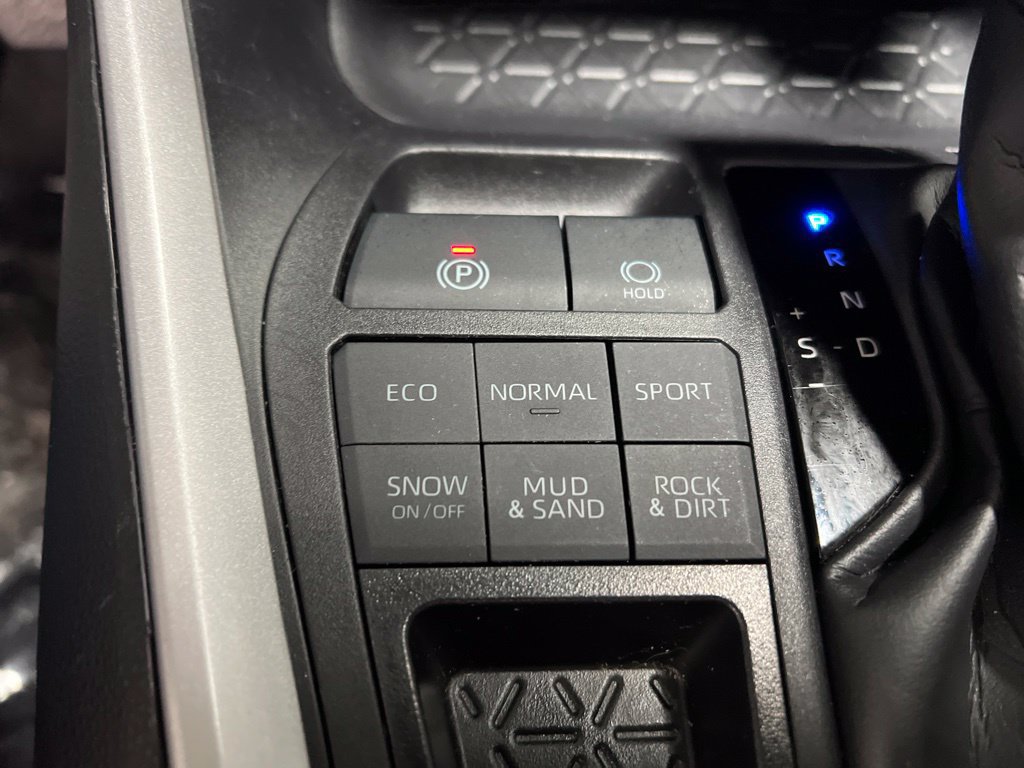 Used 2025 Toyota RAV4 XLE AWD/4WD image 27