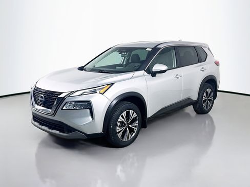 Used 2023 Nissan Rogue SV image 4