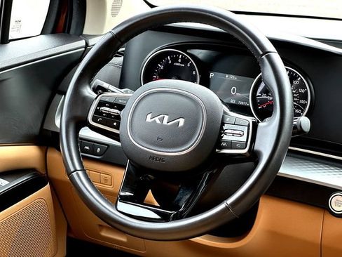 Used 2024 Kia Carnival LX FWD image 31