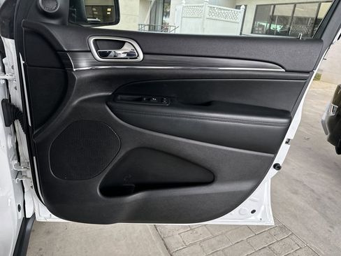 Used 2019 Jeep Grand Cherokee Limited w/ Luxury Group II image 34