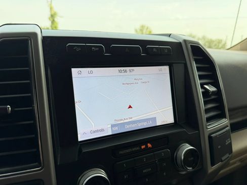 Used 2020 Ford F150 Lariat w/ Equipment Group 502A Luxury AWD/4WD image 14