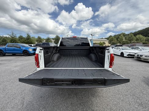 Used 2015 Ford F150 Lariat w/ Equipment Group 502A Luxury image 8