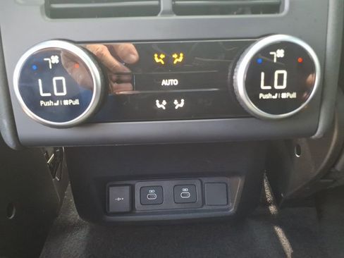 Used 2025 Land Rover Discovery Dynamic SE AWD/4WD image 14