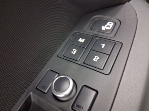 Used 2021 Land Rover Defender 110 X-Dynamic HSE image 12