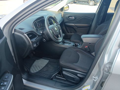 Used 2019 Jeep Cherokee Latitude w/ Popular Appearance Group AWD/4WD image 10