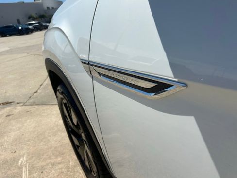 New 2026 Volkswagen Atlas Cross Sport SE image 28