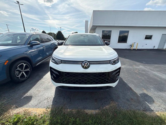 New 2026 Volkswagen Tiguan SE R-Line AWD/4WD image 2